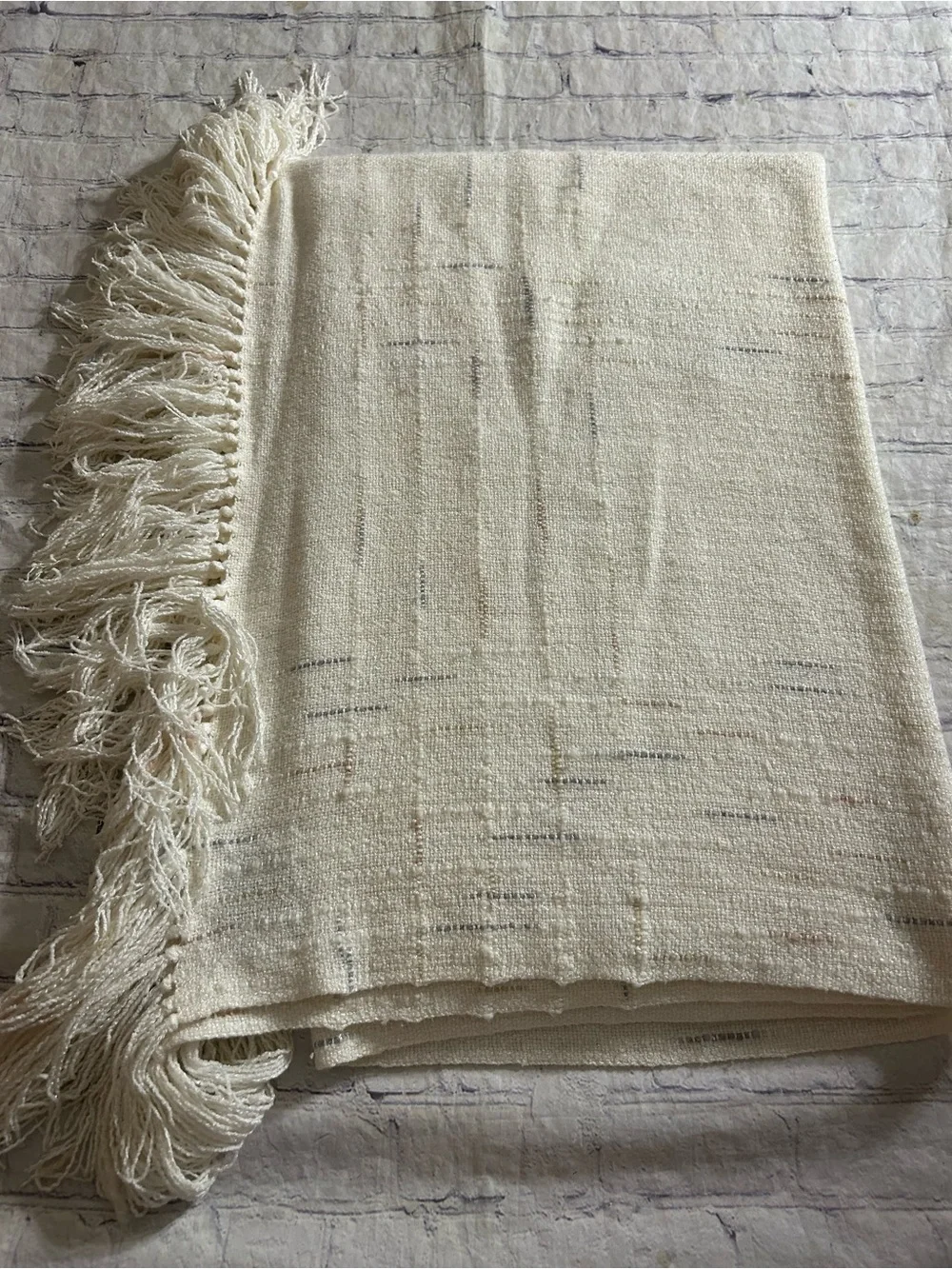 CHURCHILL WEAVERS DELICATE FRINGE & BRANDED TAG FROM BEREA,KENTUCKY CREAM THROW